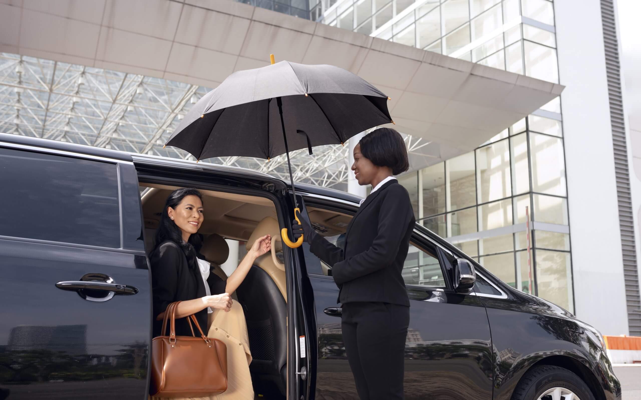 woman-getting-chauffeur
