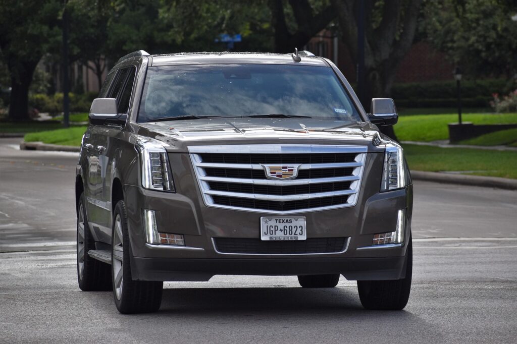 cadillac escalade, suv, car, luxury car, automobile, vehicle, off road vehicle, cadillac suvs, free car pictures, car wallpapers, luxury photos for free, lux life, luxury lifestyle, best suvs listings, car dealership, free suv pictures, editors pic